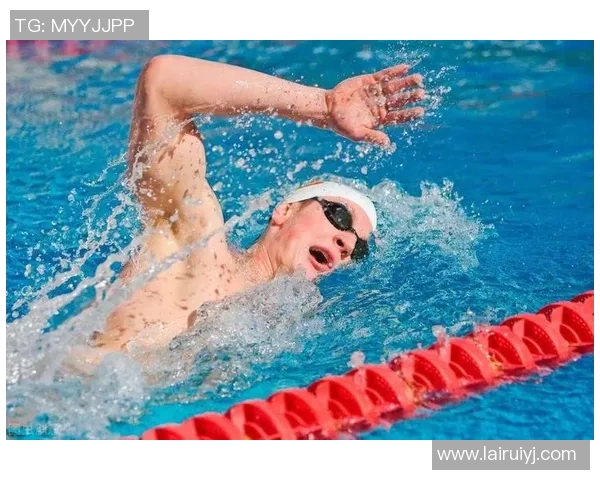 自由泳技巧提升与训练方法解析,让你在泳池中游得更快更轻松 自由泳技巧提升与训练方法解析,让你在泳池中游得更快更轻松